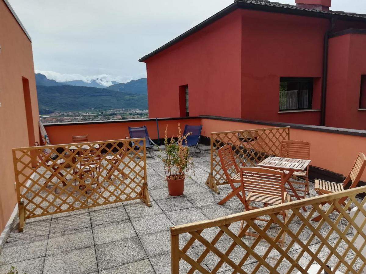 Lake & Castle View Apartment Riva del Garda Extérieur photo