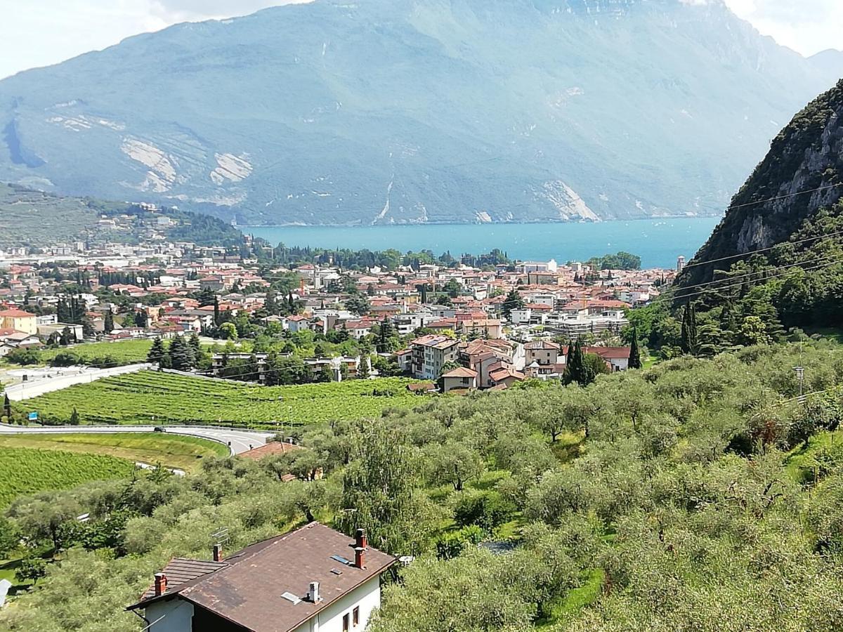 Lake & Castle View Apartment Riva del Garda Extérieur photo