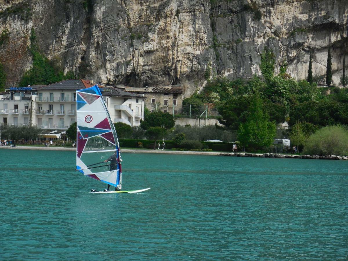 Lake & Castle View Apartment Riva del Garda Extérieur photo