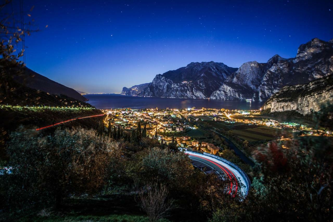 Lake & Castle View Apartment Riva del Garda Extérieur photo